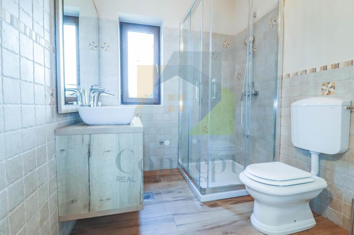 Poreč, dintorni, Casa in pietra con piscina e 4 camere da letto a 12 km dal mare