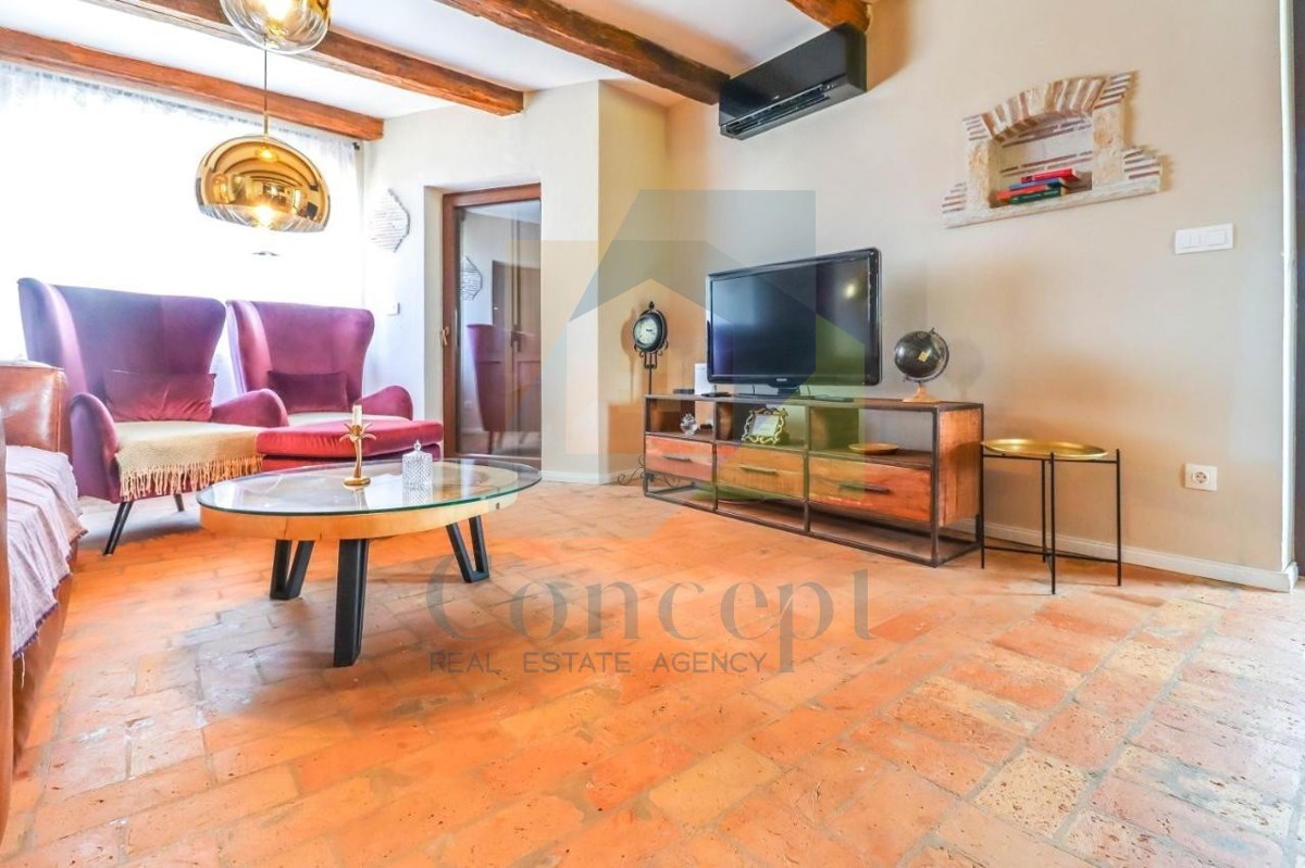 Poreč, dintorni, Casa in pietra con piscina e 4 camere da letto a 12 km dal mare