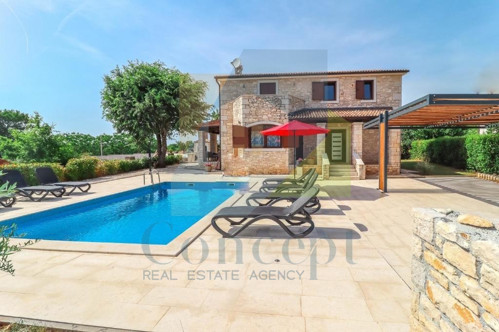 Poreč, dintorni, Casa in pietra con piscina e 4 camere da letto a 12 km dal mare