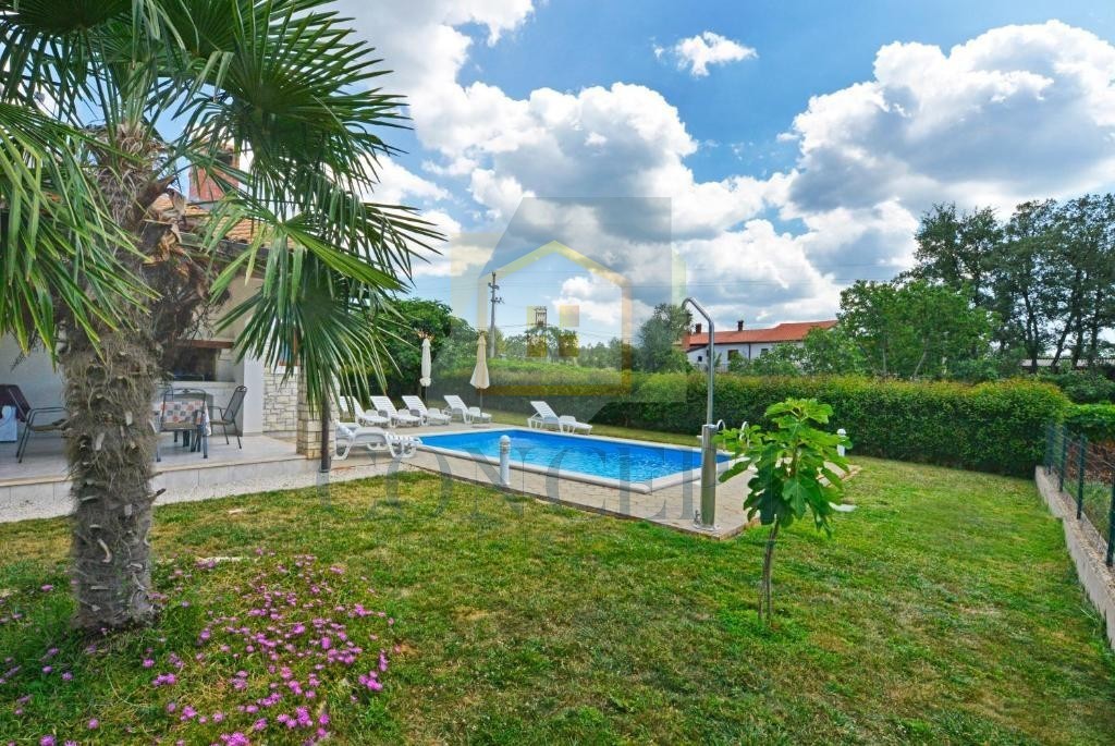 Poreč, dintorni, Casa indipendente con piscina in posizione tranquilla, a 19 km dal mare