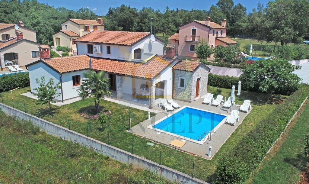 Poreč, dintorni, Casa indipendente con piscina in posizione tranquilla, a 19 km dal mare