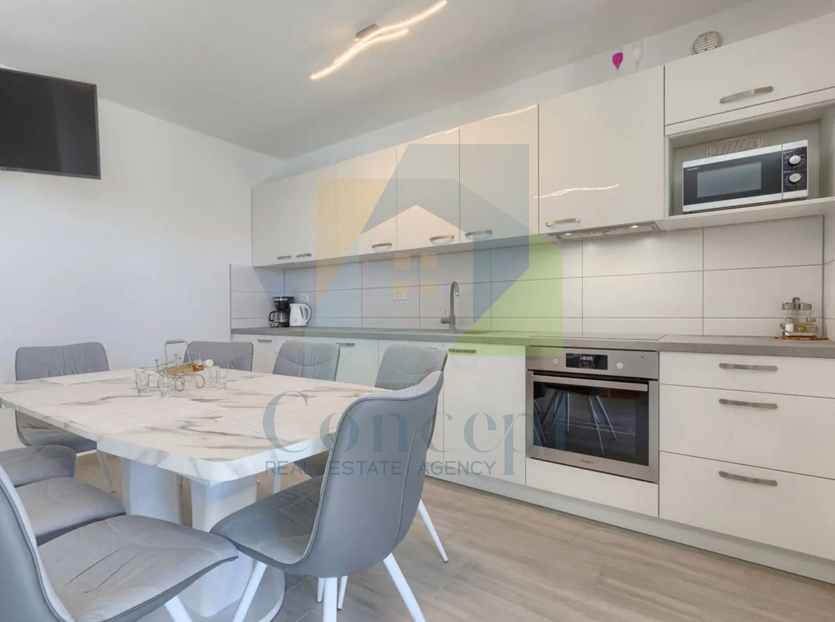 Poreč, dintorni, Casa con piscina in un tranquillo quartiere a 5 km dal mare