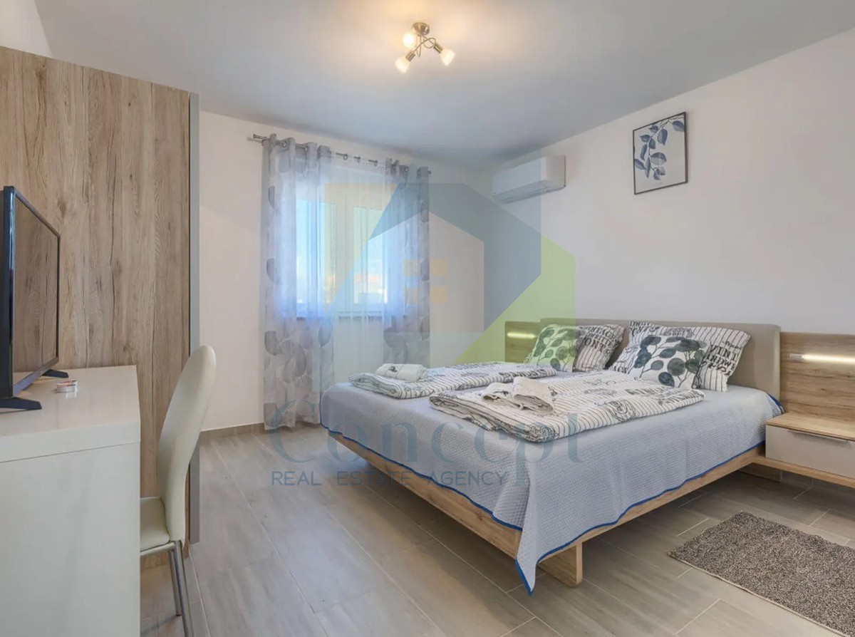 Poreč, dintorni, Casa con piscina in un tranquillo quartiere a 5 km dal mare