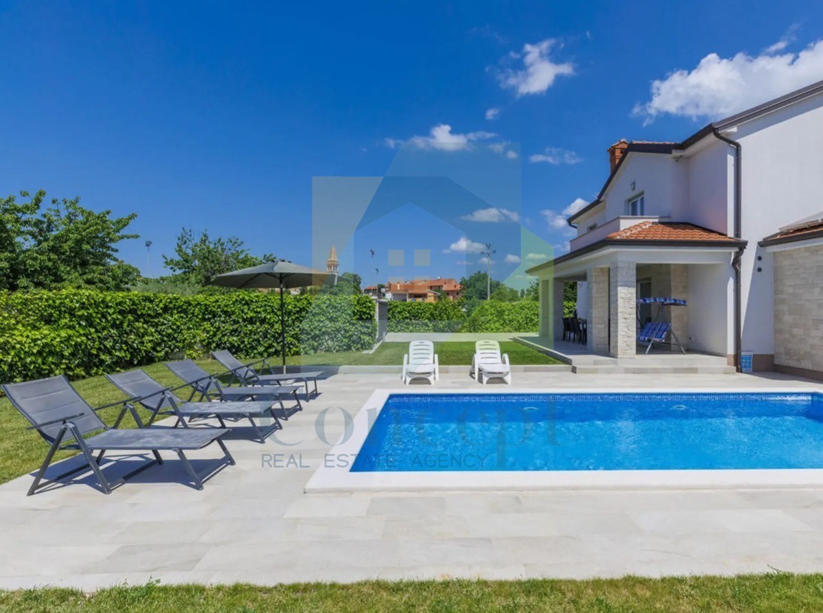 Poreč, dintorni, Casa con piscina in un tranquillo quartiere a 5 km dal mare