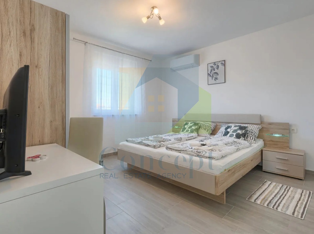 Poreč, dintorni, Casa con piscina in un tranquillo quartiere a 5 km dal mare