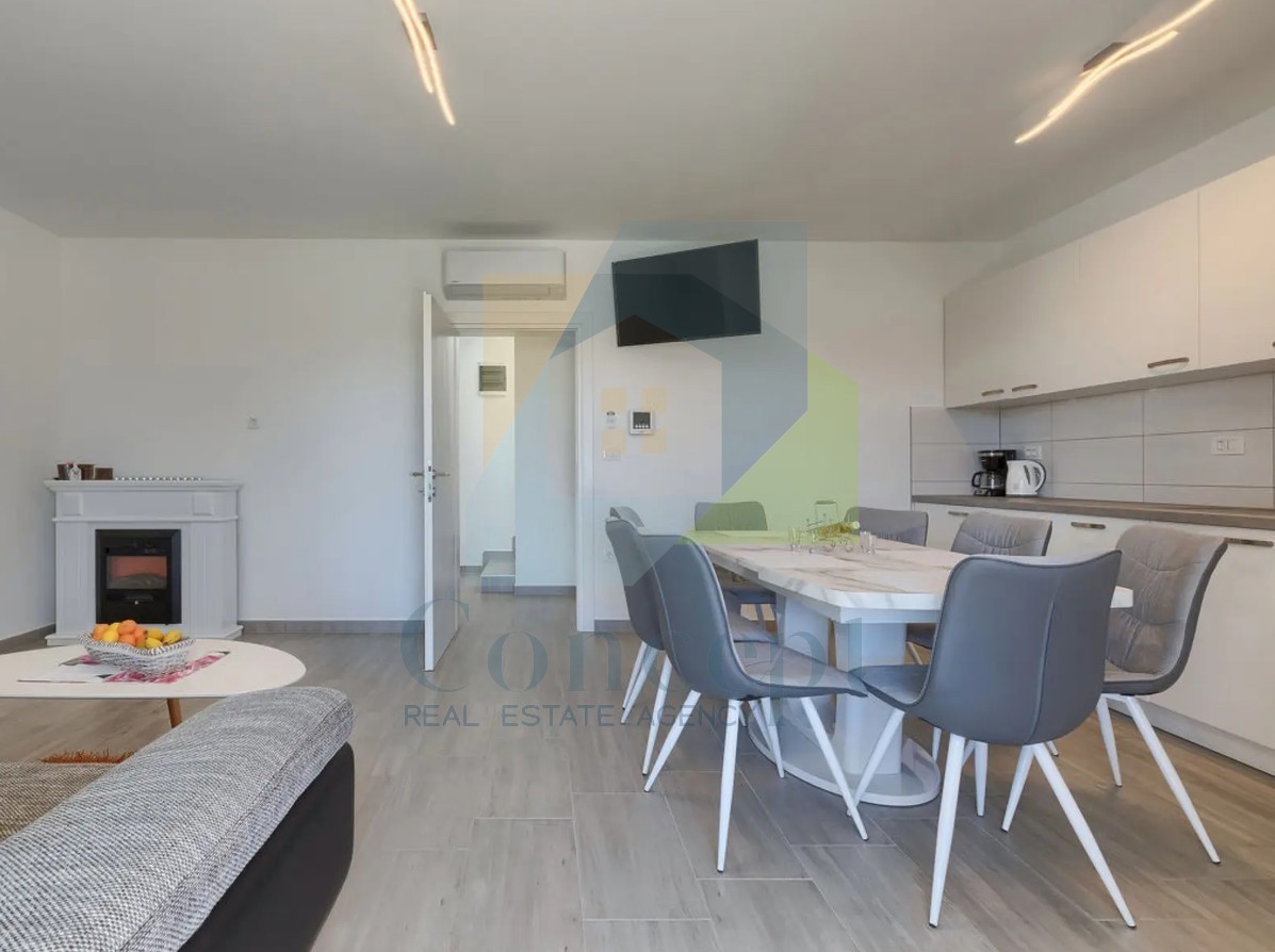 Poreč, dintorni, Casa con piscina in un tranquillo quartiere a 5 km dal mare