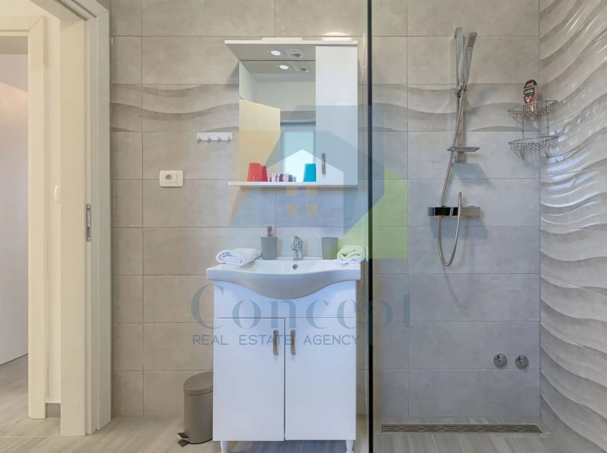 Poreč, dintorni, Casa con piscina in un tranquillo quartiere a 5 km dal mare