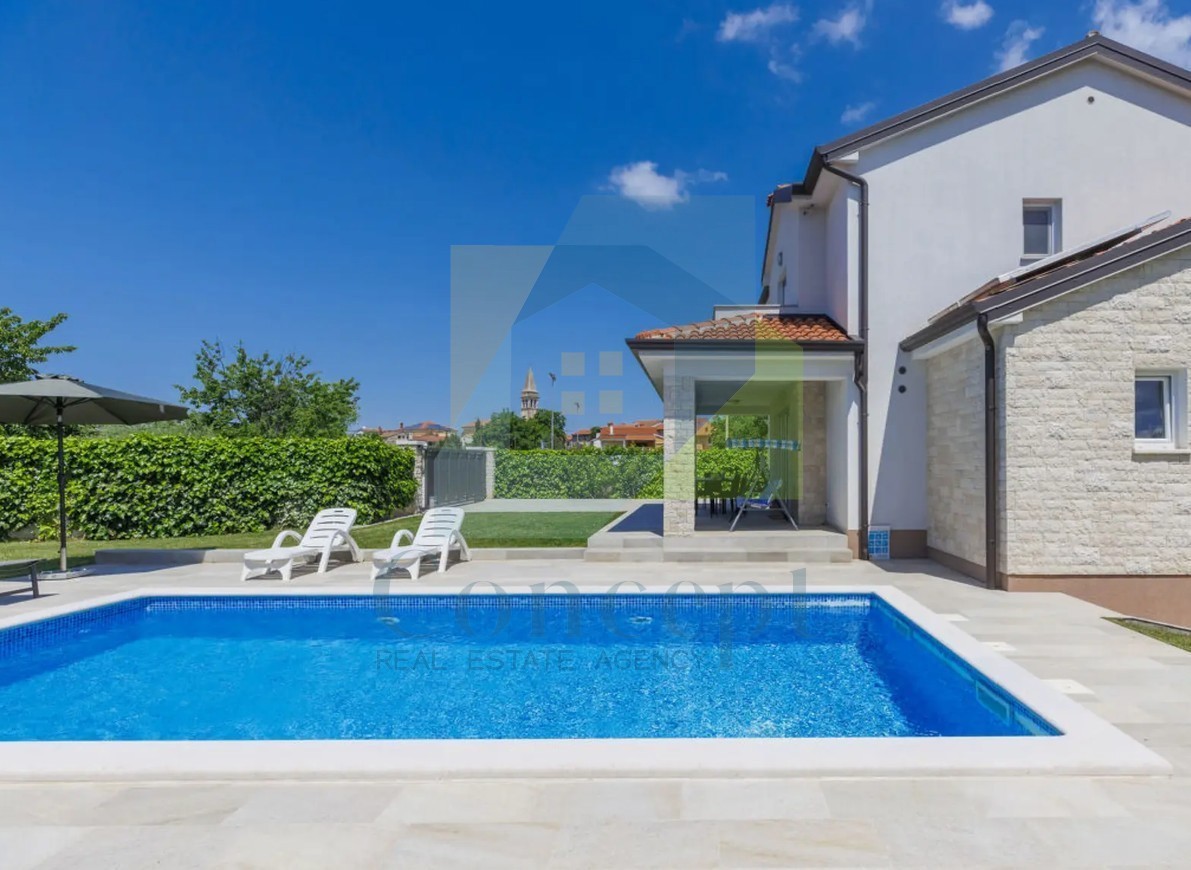 Poreč, dintorni, Casa con piscina in un tranquillo quartiere a 5 km dal mare