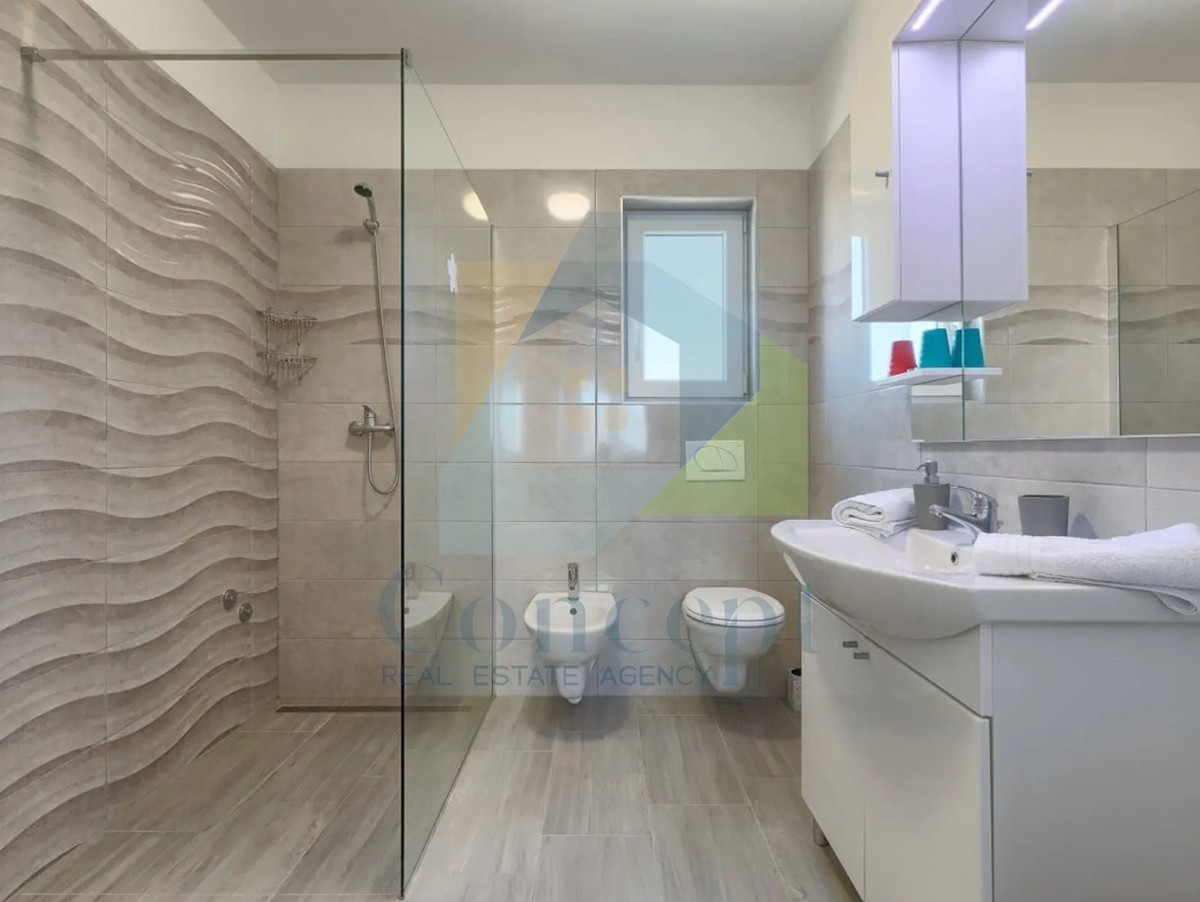 Poreč, dintorni, Casa con piscina in un tranquillo quartiere a 5 km dal mare