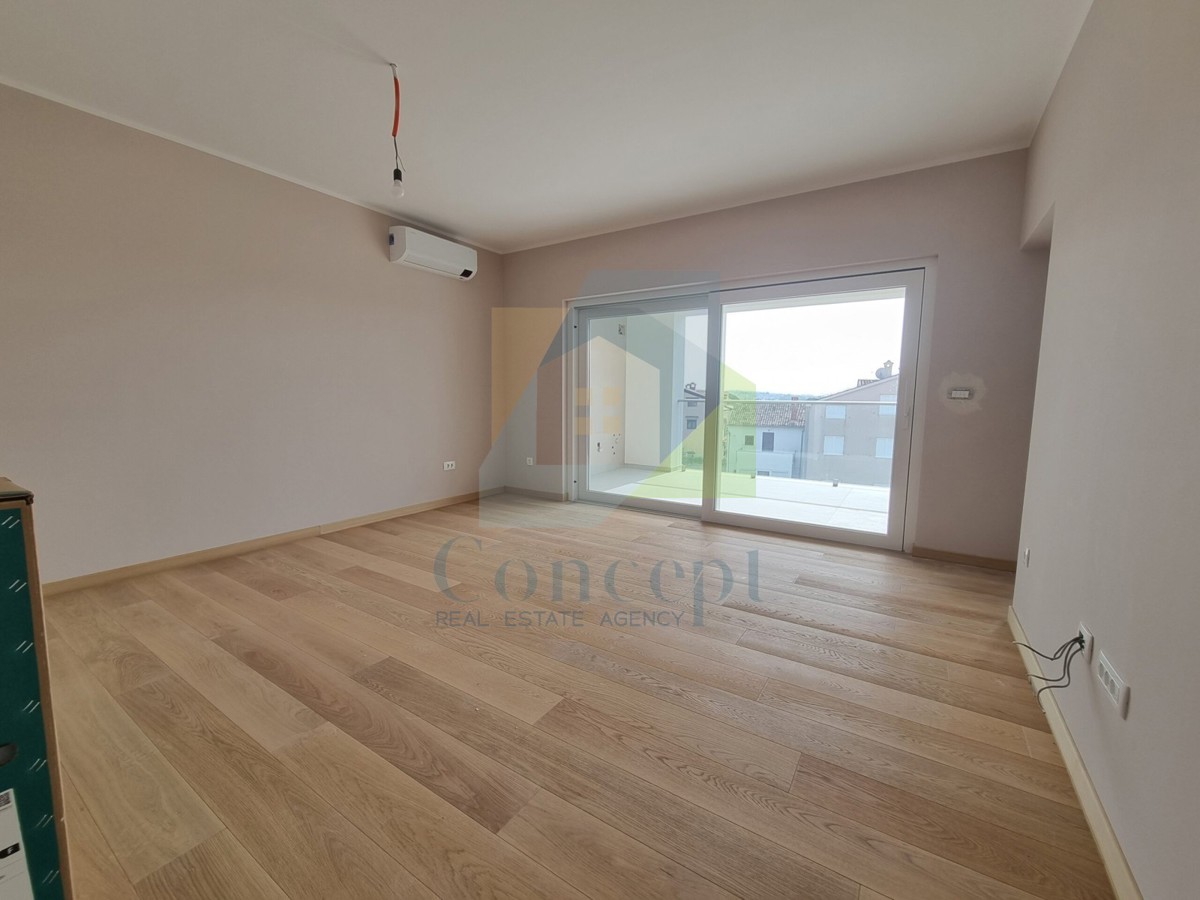 Poreč, Appartamento con 3 camere da letto in posizione di lusso, a 500 m dal mare