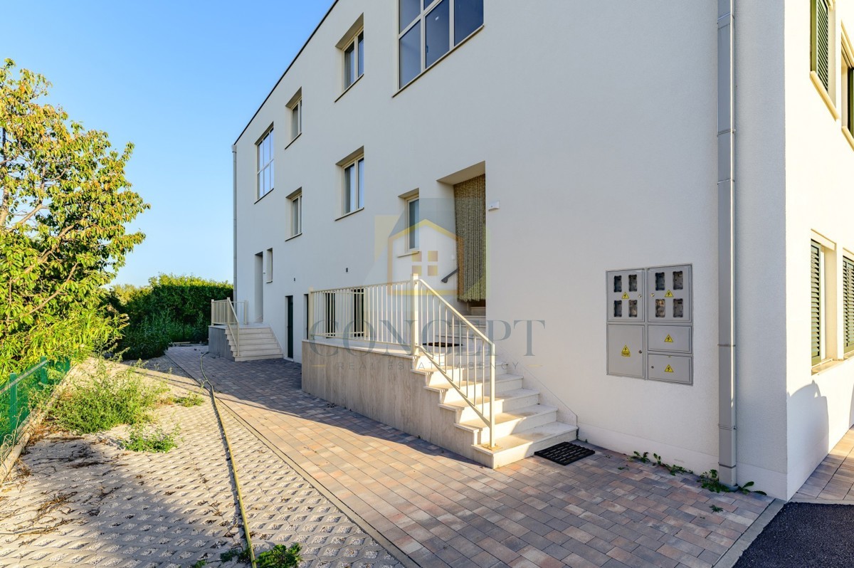 Poreč, Appartamento con 3 camere da letto in posizione di lusso, a 500 m dal mare