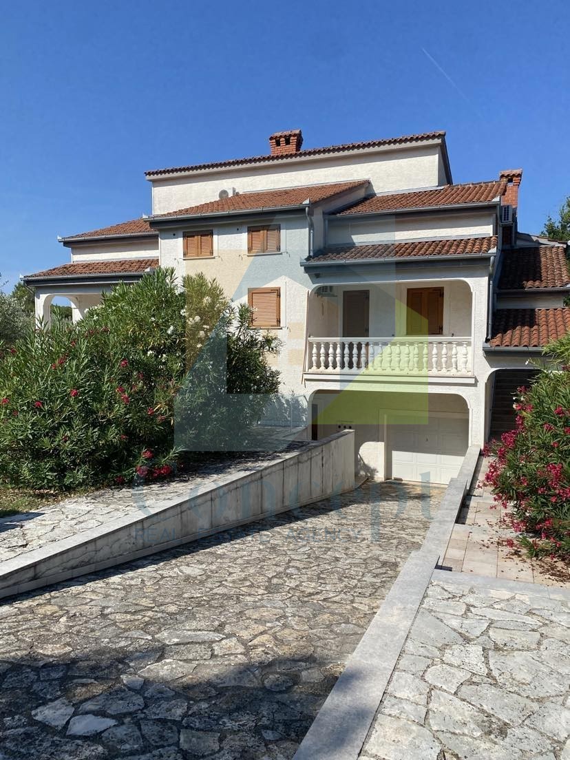 Poreč, Vrsar, dintorni, Casa indipendente con 4 unità abitative e vista mare, 5 km dal mare