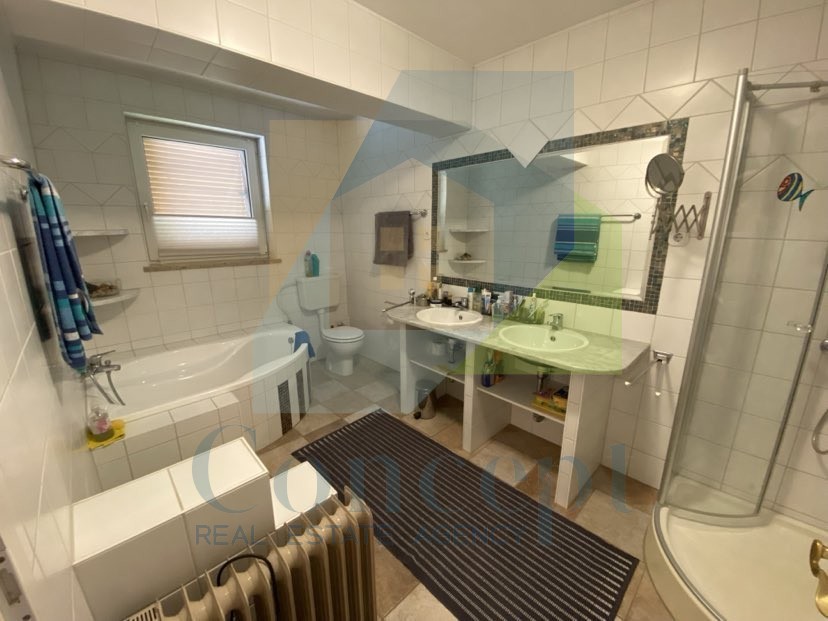 Poreč, Vrsar, dintorni, Casa indipendente con 4 unità abitative e vista mare, 5 km dal mare