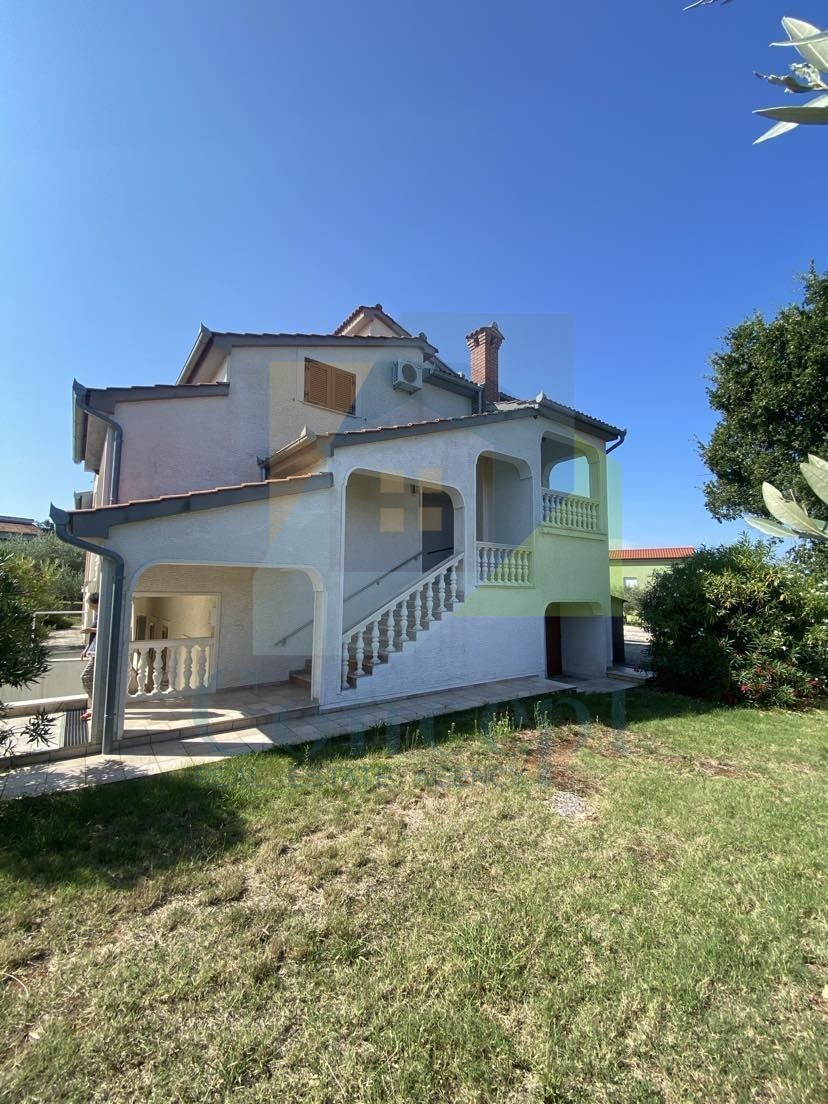Poreč, Vrsar, dintorni, Casa indipendente con 4 unità abitative e vista mare, 5 km dal mare