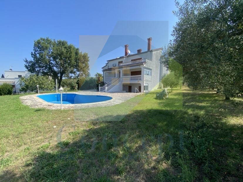 Poreč, Vrsar, dintorni, Casa indipendente con 4 unità abitative e vista mare, 5 km dal mare