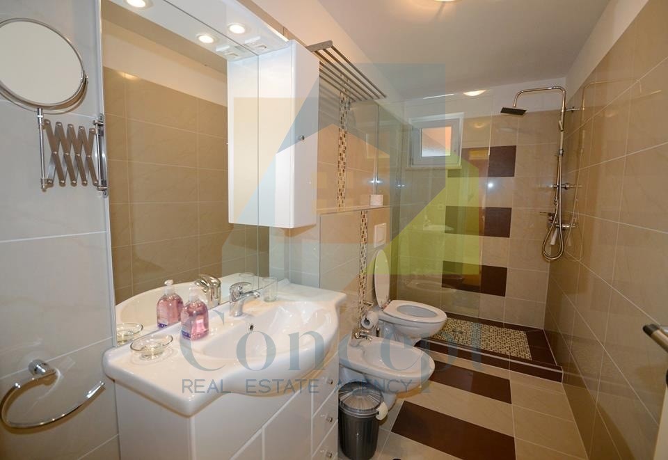 Poreč, dintorni, Imponente casa con 4 unità abitative, 11 km dal mare