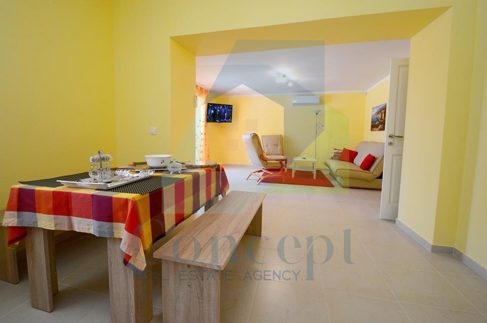 Poreč, dintorni, Imponente casa con 4 unità abitative, 11 km dal mare