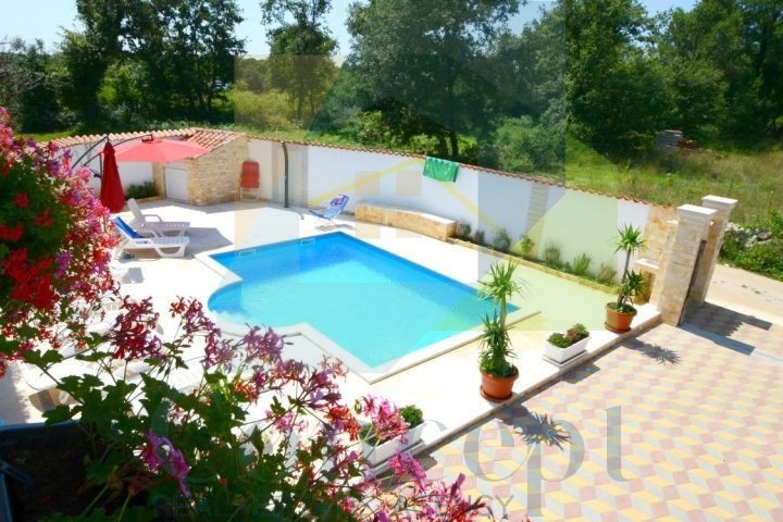 Poreč, dintorni, Imponente casa con 4 unità abitative, 11 km dal mare