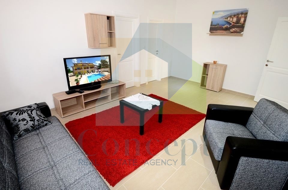 Poreč, dintorni, Imponente casa con 4 unità abitative, 11 km dal mare