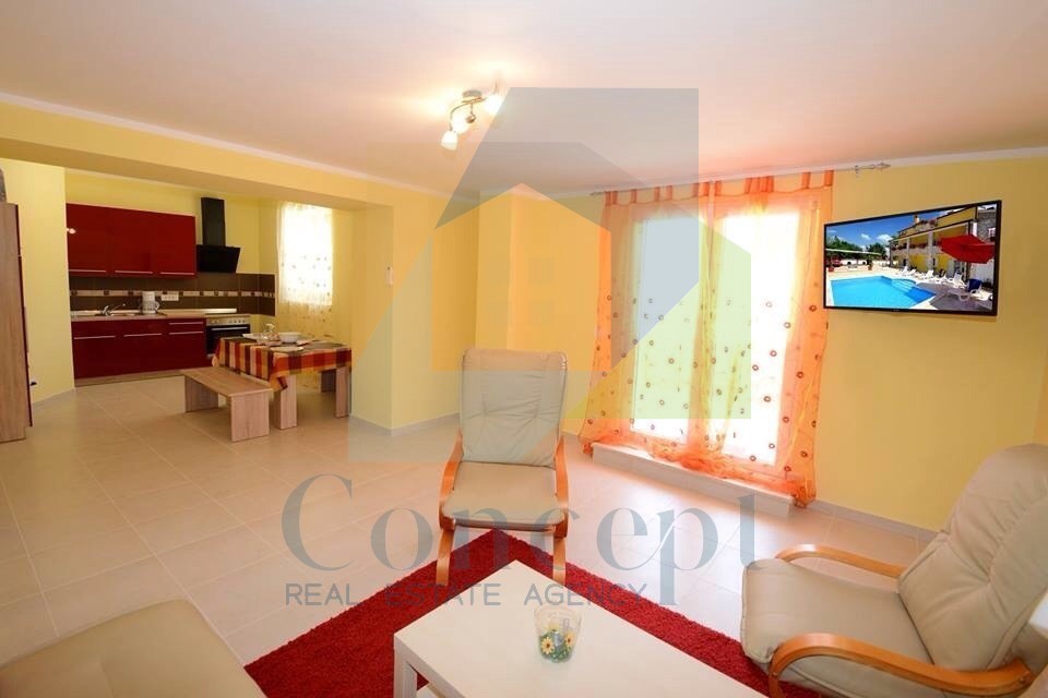 Poreč, dintorni, Imponente casa con 4 unità abitative, 11 km dal mare