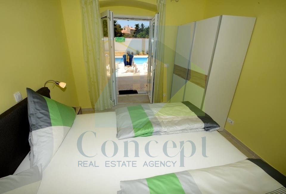 Poreč, dintorni, Imponente casa con 4 unità abitative, 11 km dal mare