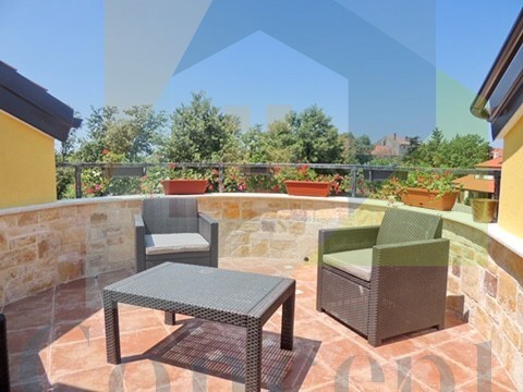 Poreč, dintorni, Imponente casa con 4 unità abitative, 11 km dal mare