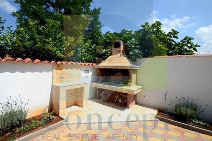 Poreč, dintorni, Imponente casa con 4 unità abitative, 11 km dal mare