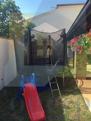 Poreč, dintorni, Imponente casa con 4 unità abitative, 11 km dal mare