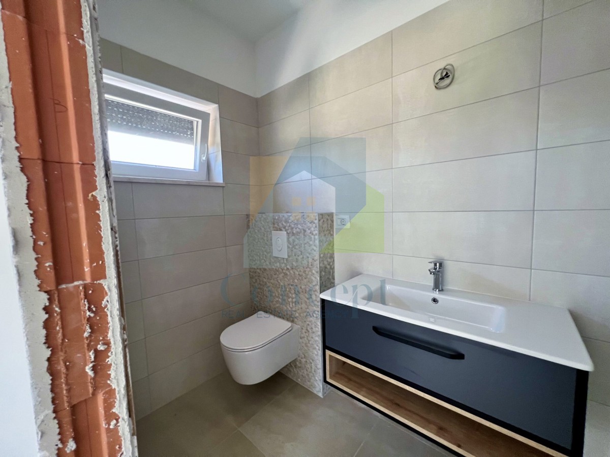 Svetvinčenat, dintorni, Casa moderna con piscina in posizione tranquilla