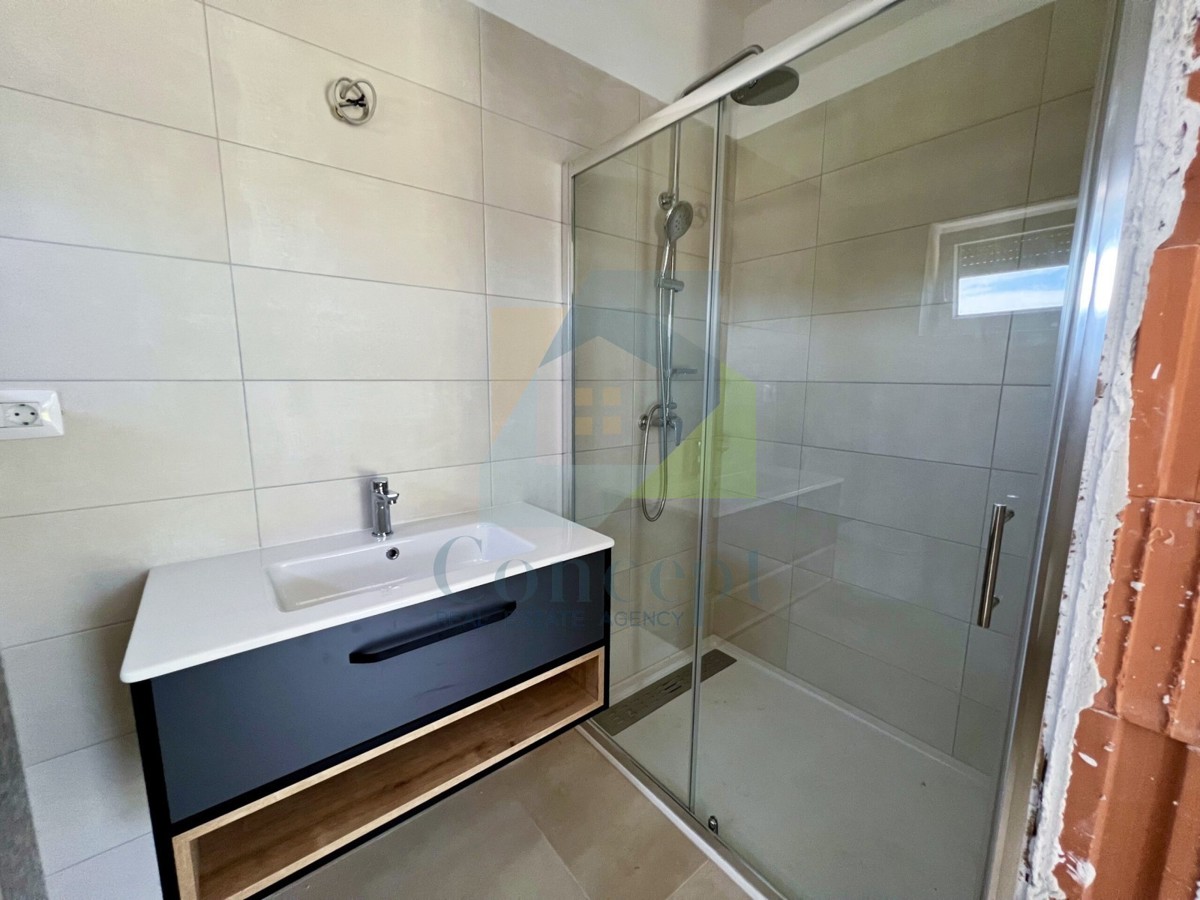 Svetvinčenat, dintorni, Casa moderna con piscina in posizione tranquilla