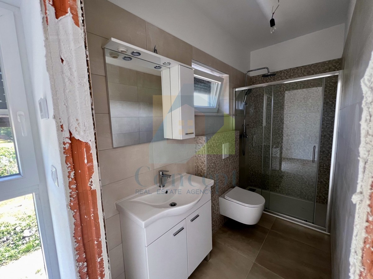 Svetvinčenat, dintorni, Casa moderna con piscina in posizione tranquilla