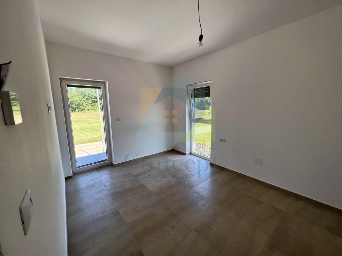 Svetvinčenat, dintorni, Casa moderna con piscina in posizione tranquilla