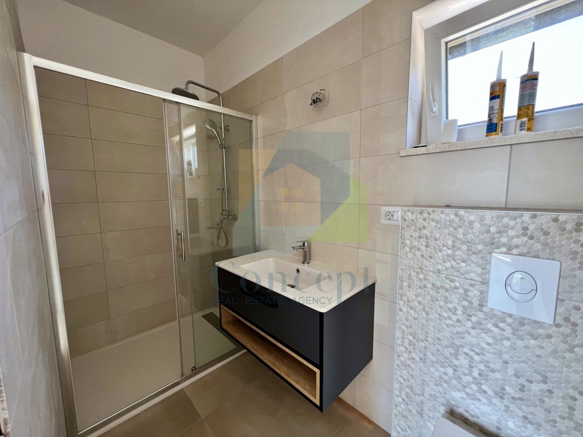 Svetvinčenat, dintorni, Casa moderna con piscina in posizione tranquilla