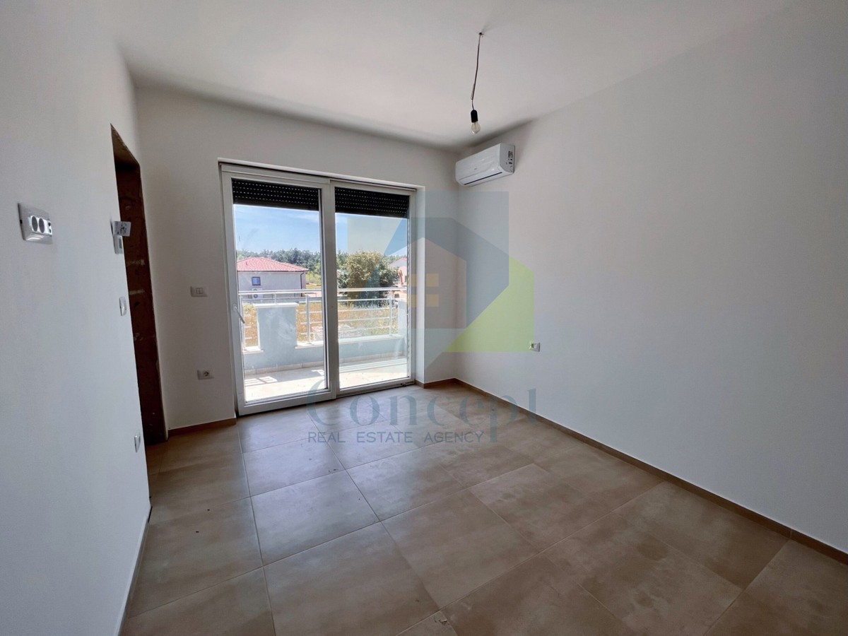 Svetvinčenat, dintorni, Casa moderna con piscina in posizione tranquilla