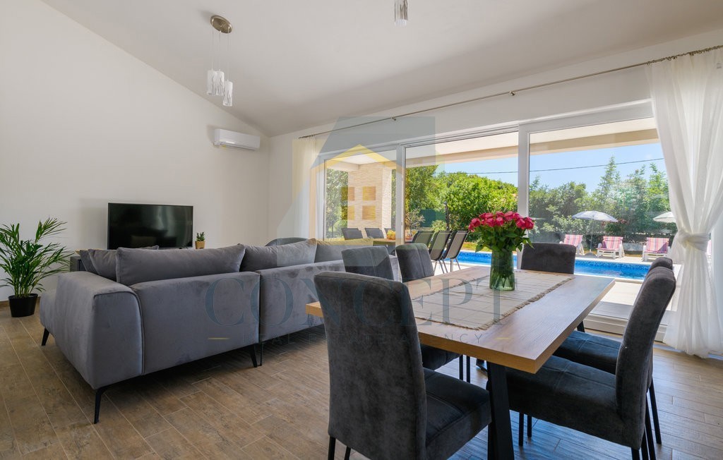 Labin, zona, Casa al piano terra con piscina e ampio giardino, a 3,5 km dal mare