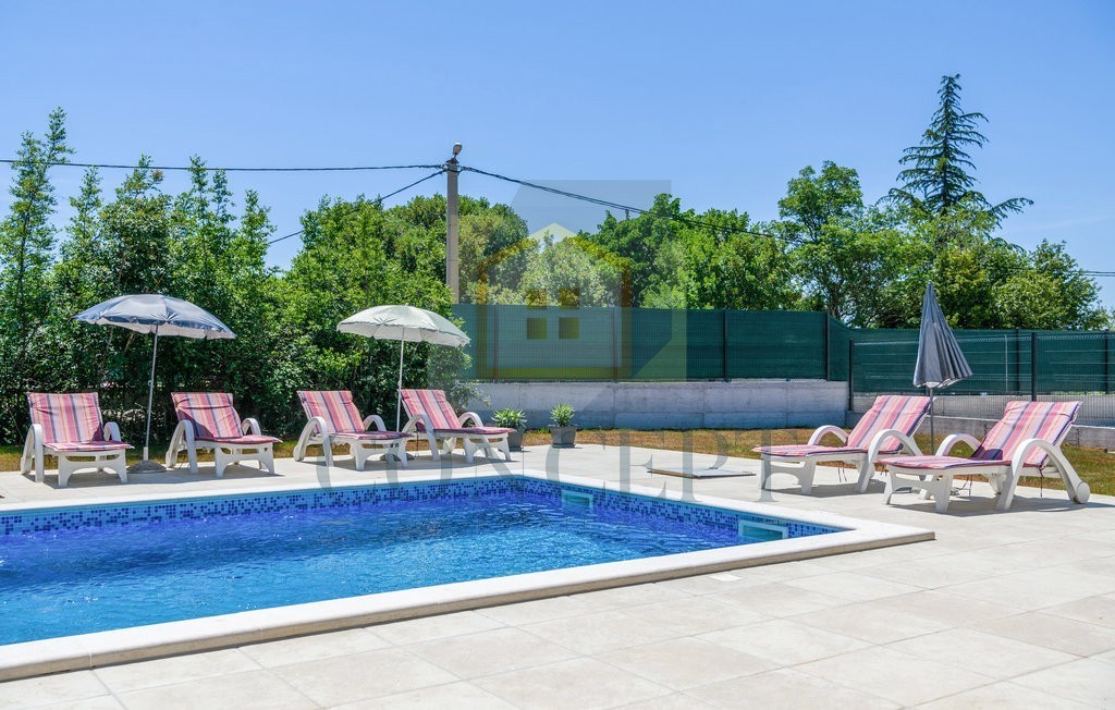 Labin, zona, Casa al piano terra con piscina e ampio giardino, a 3,5 km dal mare