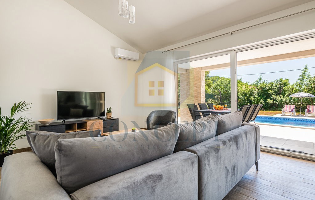 Labin, zona, Casa al piano terra con piscina e ampio giardino, a 3,5 km dal mare