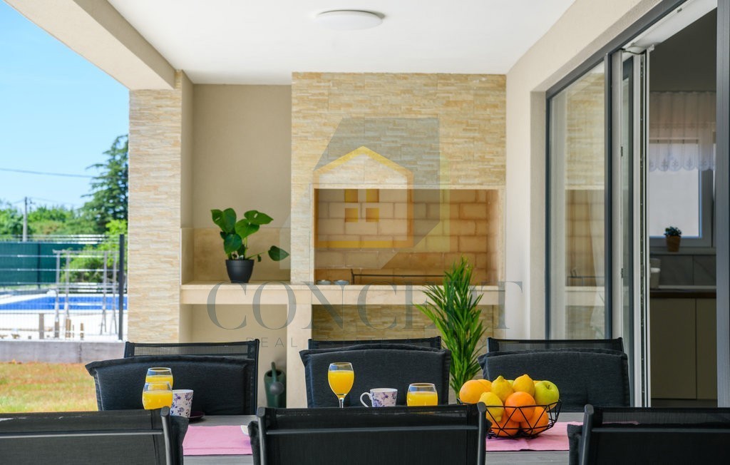 Labin, zona, Casa al piano terra con piscina e ampio giardino, a 3,5 km dal mare