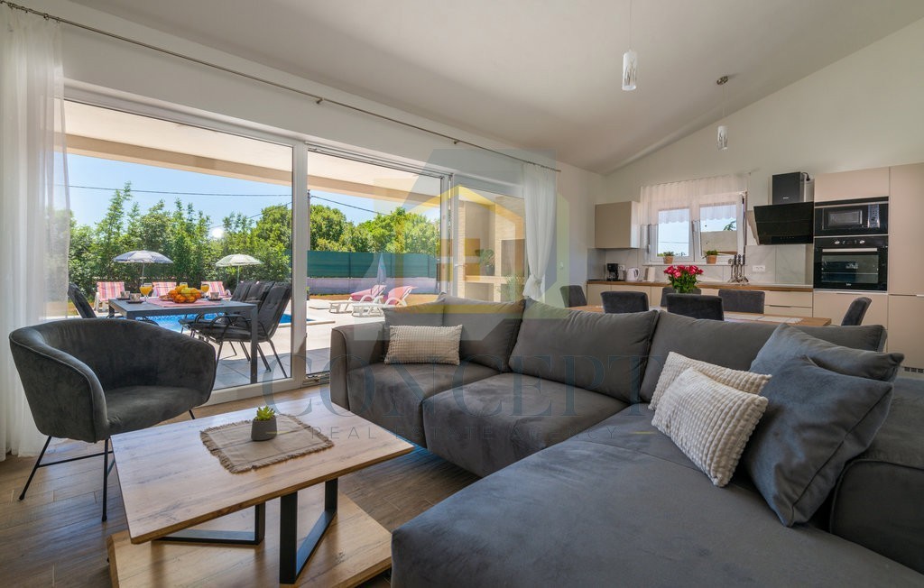 Labin, zona, Casa al piano terra con piscina e ampio giardino, a 3,5 km dal mare