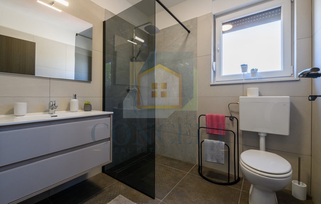 Labin, zona, Casa al piano terra con piscina e ampio giardino, a 3,5 km dal mare