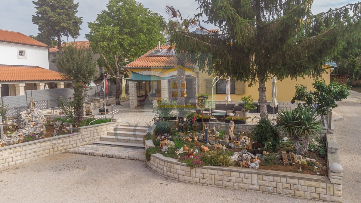 Poreč, dintorni, Villa indipendente con grande giardino di 6600 m2, a 7 km dal mare