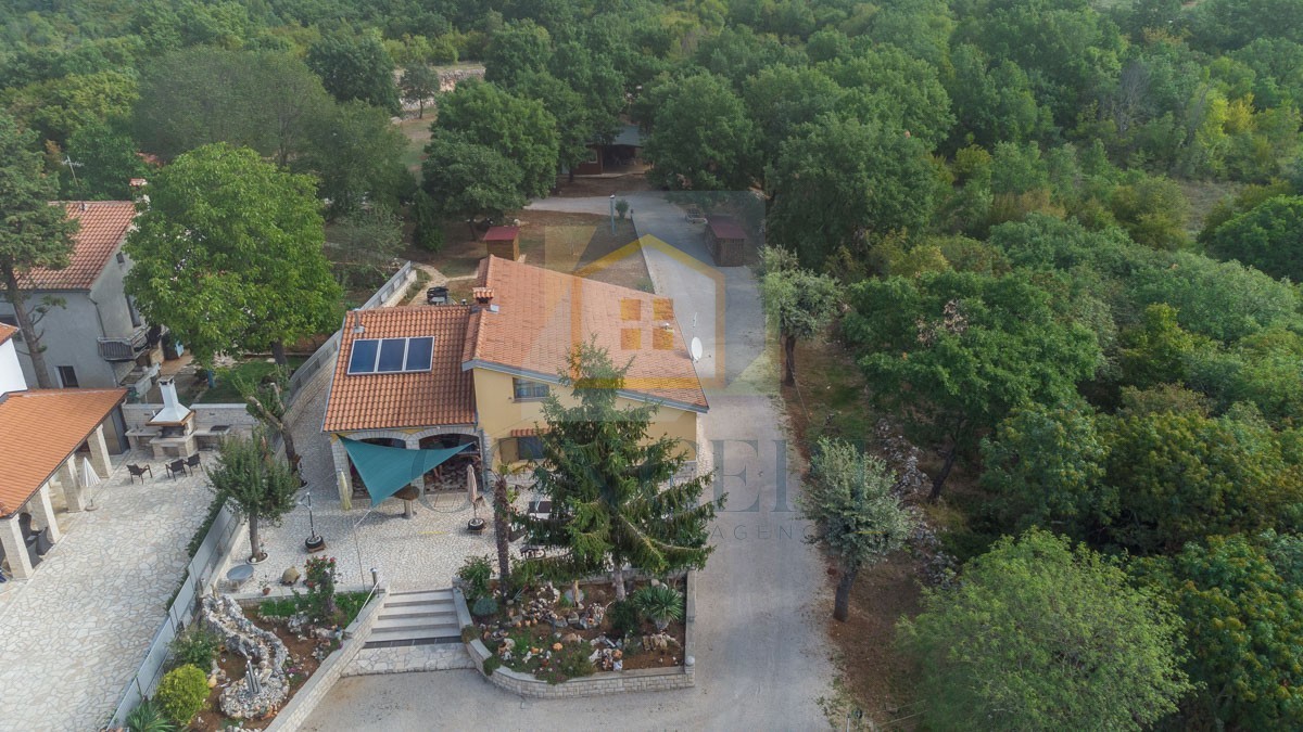 Poreč, dintorni, Villa indipendente con grande giardino di 6600 m2, a 7 km dal mare