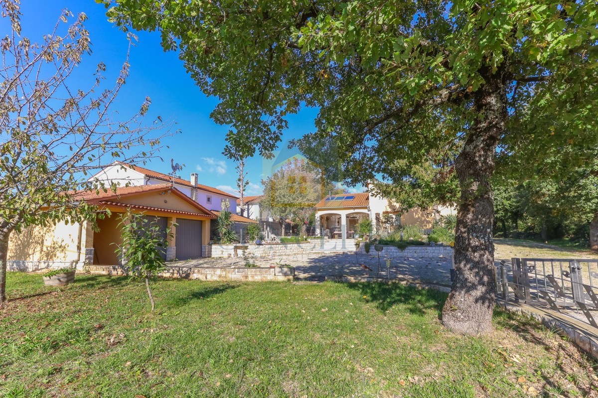 Poreč, dintorni, Villa indipendente con grande giardino di 6600 m2, a 7 km dal mare