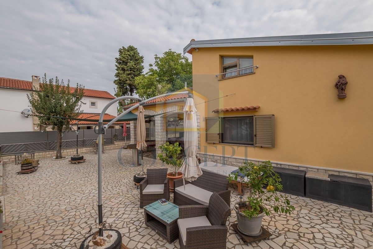 Poreč, dintorni, Villa indipendente con grande giardino di 6600 m2, a 7 km dal mare