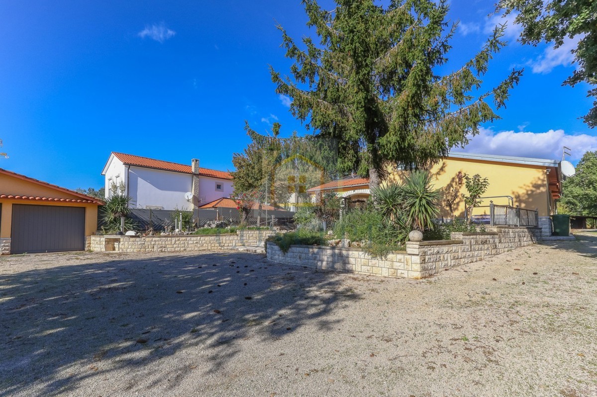 Poreč, dintorni, Villa indipendente con grande giardino di 6600 m2, a 7 km dal mare