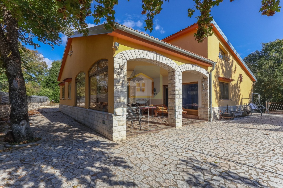 Poreč, dintorni, Villa indipendente con grande giardino di 6600 m2, a 7 km dal mare