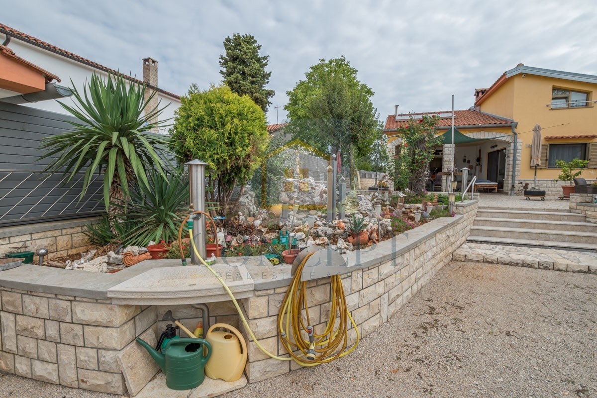 Poreč, dintorni, Villa indipendente con grande giardino di 6600 m2, a 7 km dal mare