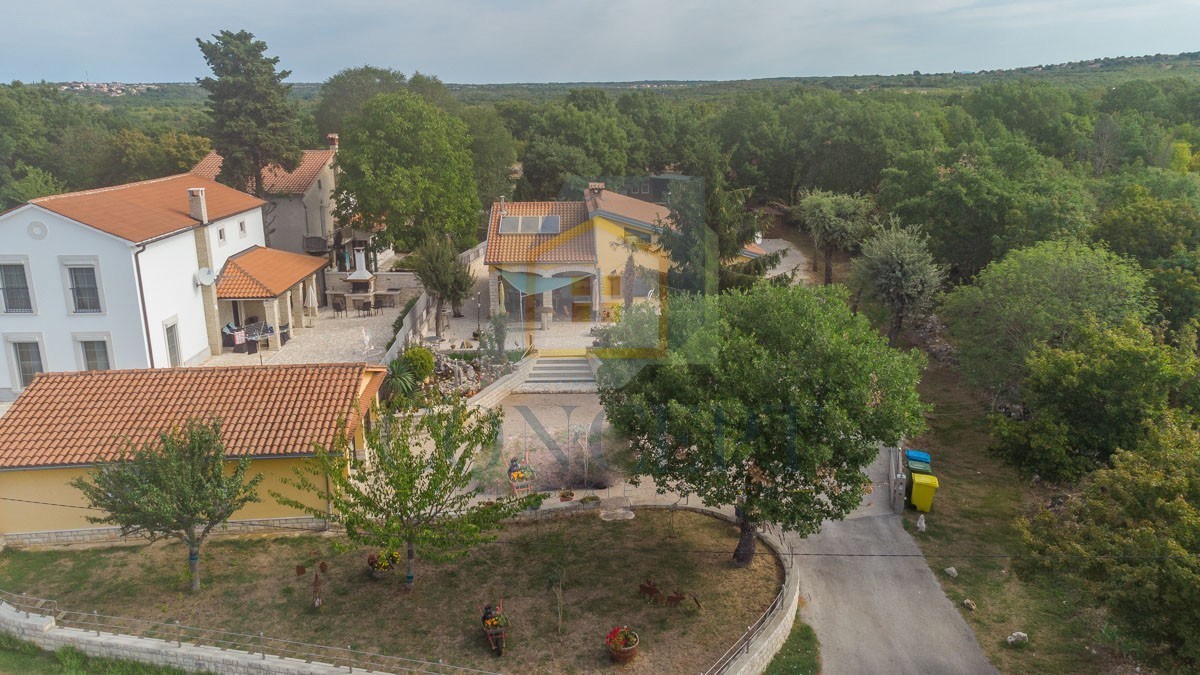 Poreč, dintorni, Villa indipendente con grande giardino di 6600 m2, a 7 km dal mare
