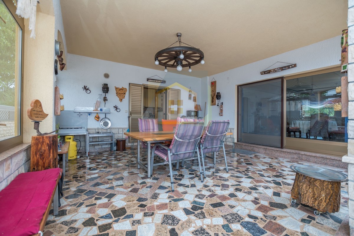 Poreč, dintorni, Villa indipendente con grande giardino di 6600 m2, a 7 km dal mare