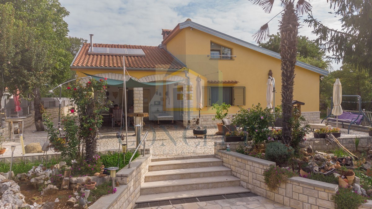 Poreč, dintorni, Villa indipendente con grande giardino di 6600 m2, a 7 km dal mare